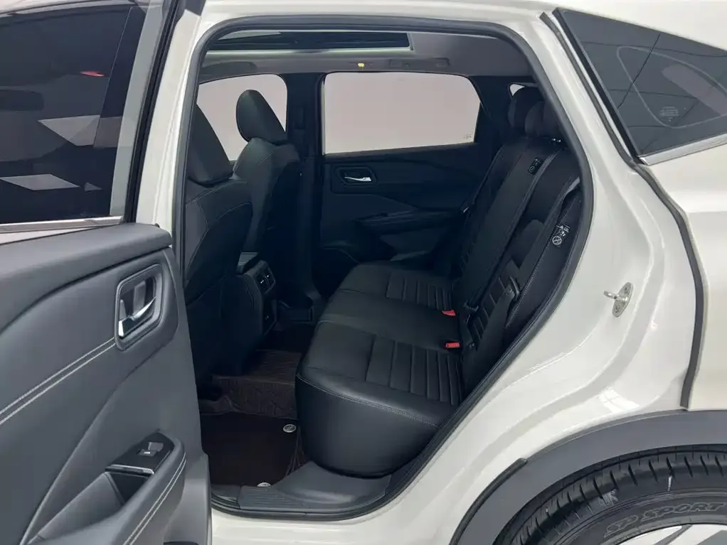 Nissan Qashqai 2023 Model 1.3T CVT Luxury Edition — Фото автомобиля 6