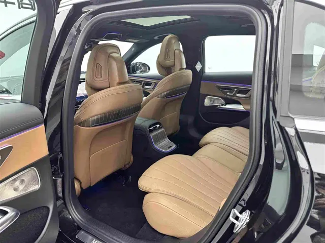 Mercedes-Benz E-Class — Фото автомобиля 20
