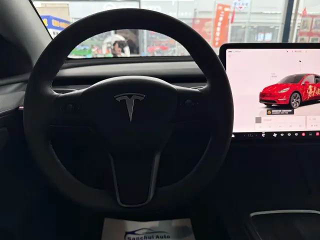 Tesla Model Y — Фото автомобиля 9