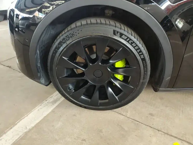 Tesla Model Y — Фото автомобиля 22