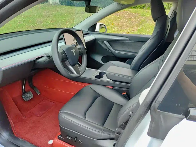 Tesla Model Y — Фото автомобиля 7
