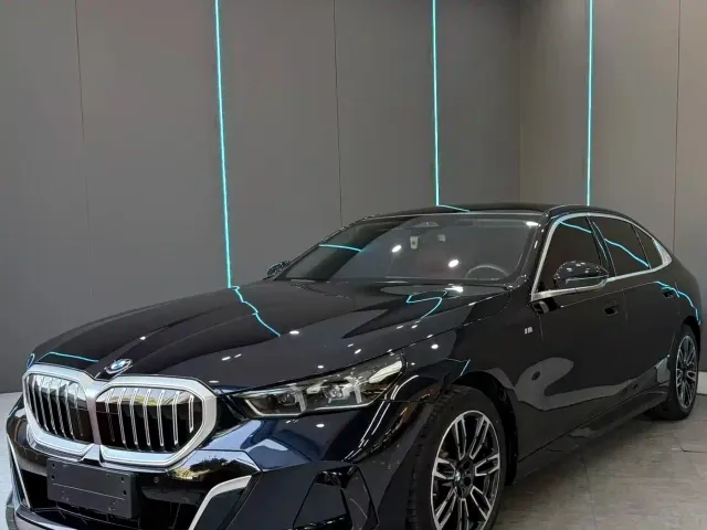 Фотография автомобиля — BMW 5 Series