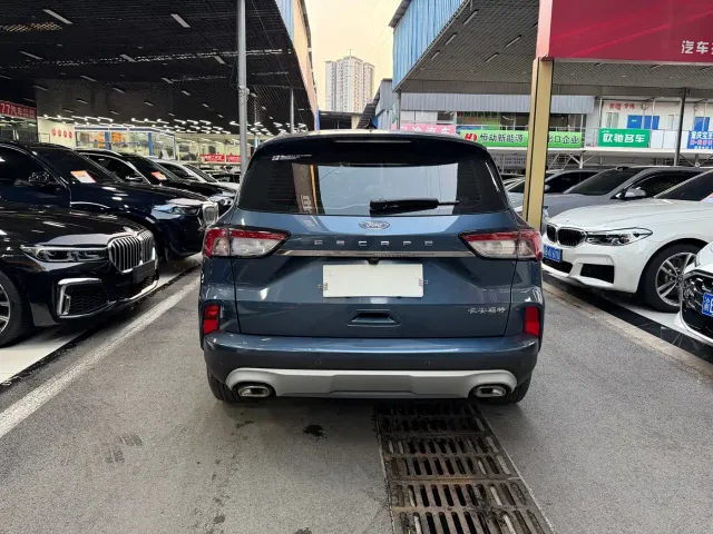 Ford Escape — Фото автомобиля 5