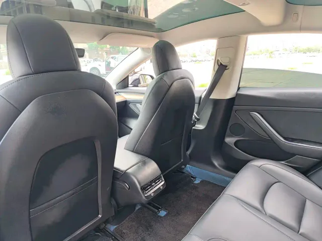 Tesla Model 3 — Фото автомобиля 13