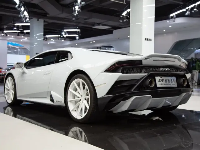 Lamborghini Huracan — Фото автомобиля 13