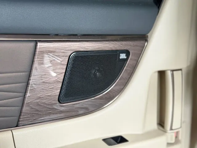 Toyota Alphard — Фото автомобиля 16