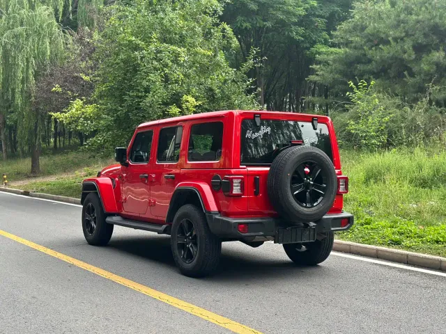 Jeep Wrangler — Фото автомобиля 7
