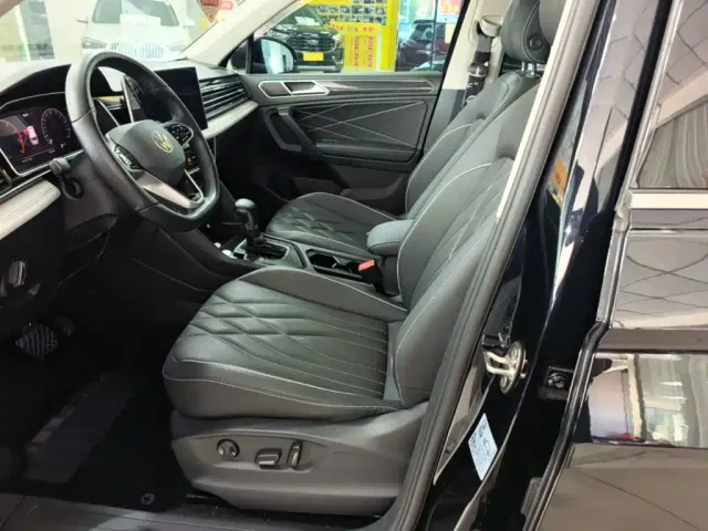 Volkswagen Tiguan L — Фото автомобиля 14