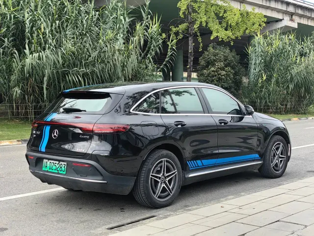 Mercedes-Benz EQC — Фото автомобиля 15