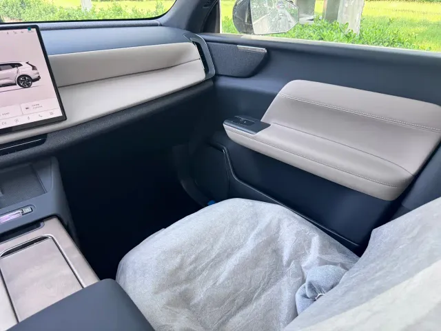 Volvo XC70 Plug-in Hybrid — Фото автомобиля 12