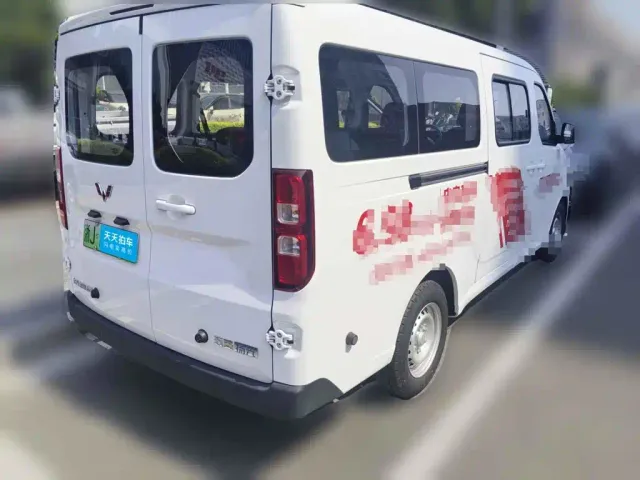 Wuling Yangguang — Фото автомобиля 5