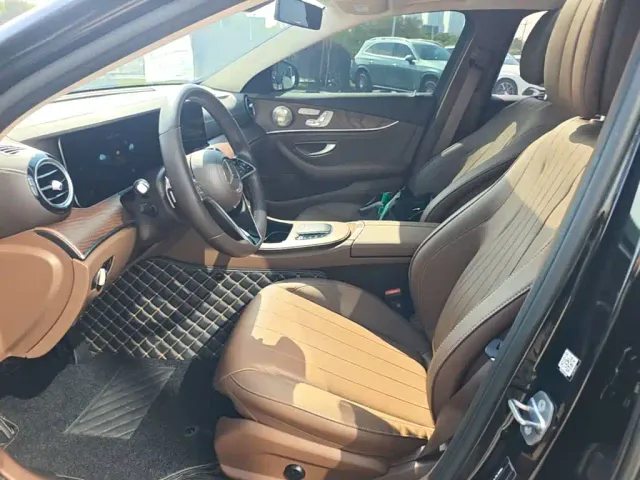 Mercedes-Benz E-Class — Фото автомобиля 14