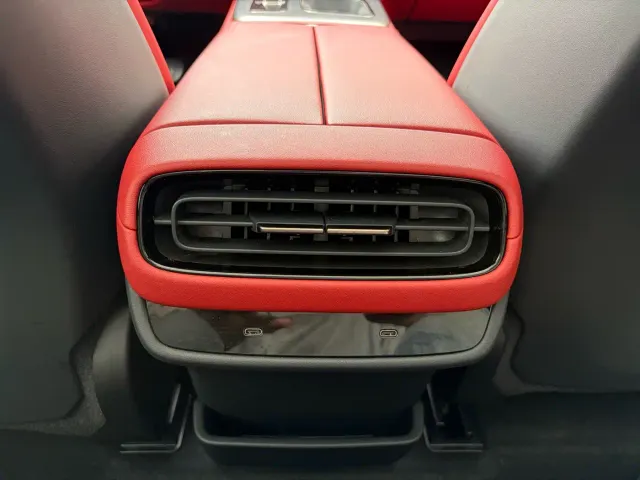 Xiaomi SU7 — Фото автомобиля 9