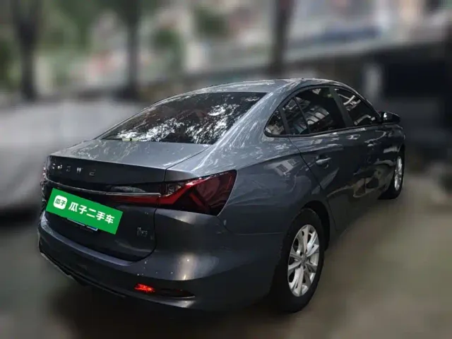 Roewe i5 — Фото автомобиля 4