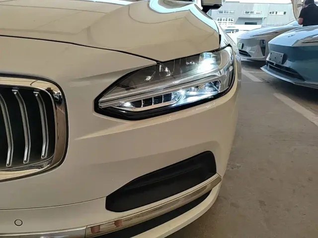 Volvo S90 — Фото автомобиля 17