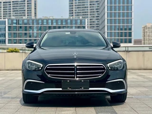 Mercedes-Benz E-Class — Фото автомобиля 3
