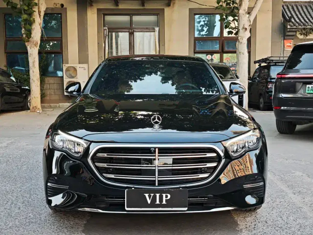 Mercedes-Benz E-Class — Фото автомобиля 2