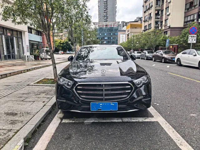 Mercedes-Benz E-Class — Фото автомобиля 3