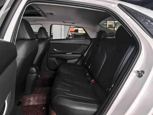 Hyundai Elantra — Фото автомобиля 9