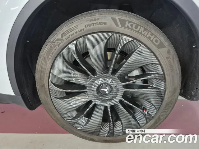 Tesla Model Y — Фото автомобиля 19