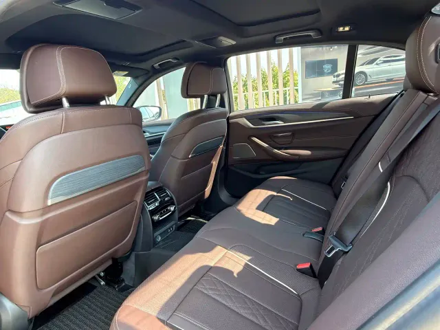 BMW 5 Series — Фото автомобиля 3
