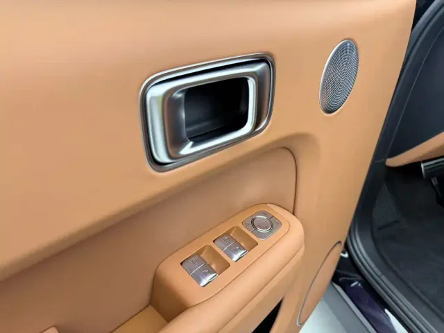 Li Auto L7 — Фото автомобиля 30