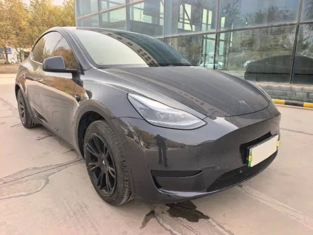Tesla Model Y — Фото автомобиля 3