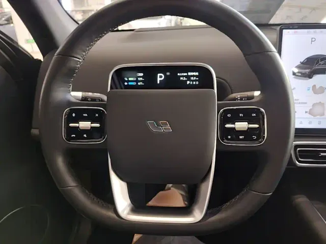 Li Auto L7 — Фото автомобиля 10