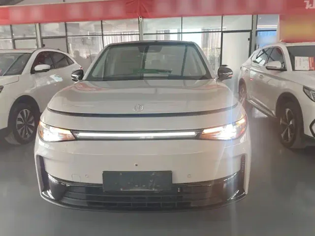 Leapmotor C10 — Фото автомобиля 2
