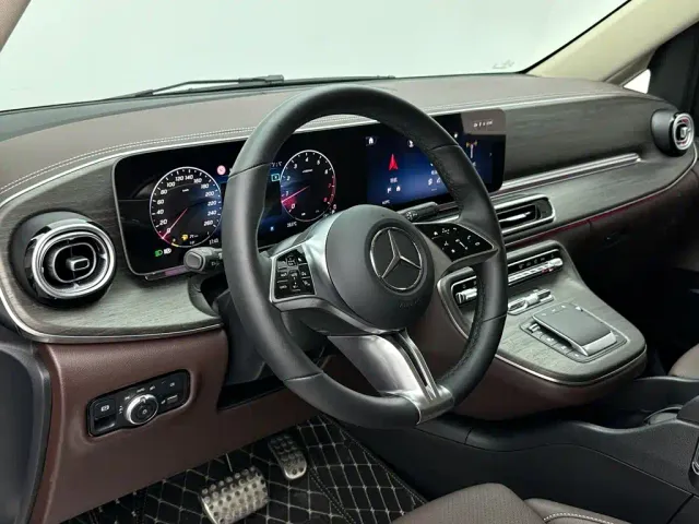 Mercedes-Benz V-Class — Фото автомобиля 10