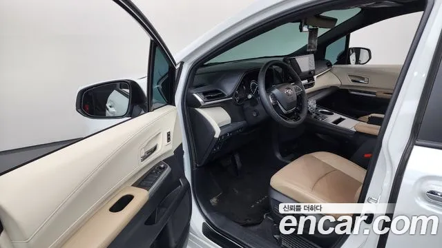 Toyota Sienna — Фото автомобиля 8