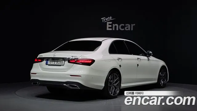 Mercedes-Benz E-Class — Фото автомобиля 2