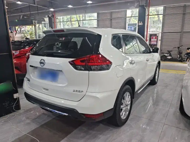 Nissan X-Trail — Фото автомобиля 6