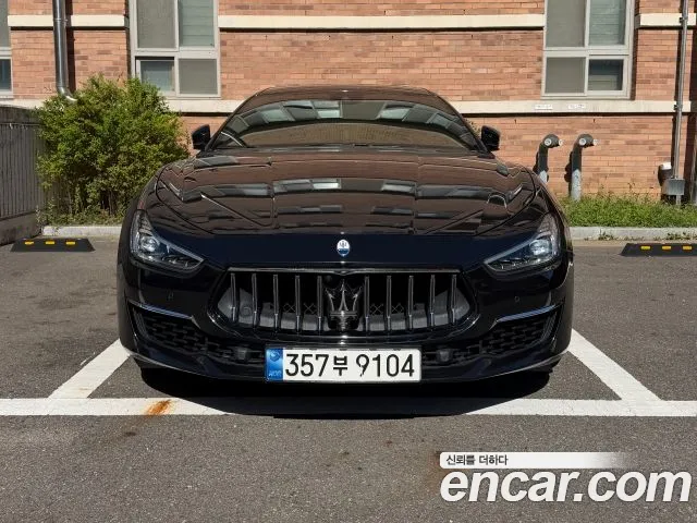 Фотография автомобиля — Maserati Ghibli