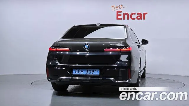 BMW i7 — Фото автомобиля 4