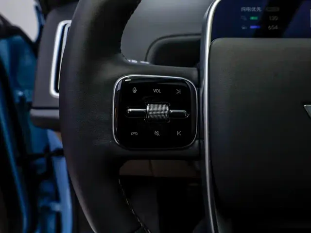 Li Auto L7 — Фото автомобиля 28