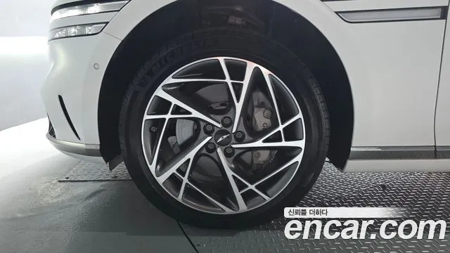 Genesis G90 Бензин 3.5 турбо AWD — Фото автомобиля 4