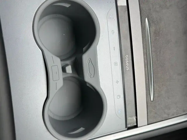 Tesla Model Y — Фото автомобиля 14