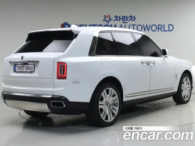 Rolls-Royce Cullinan — Фото автомобиля 2
