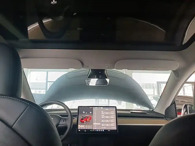 Tesla Model Y — Фото автомобиля 17