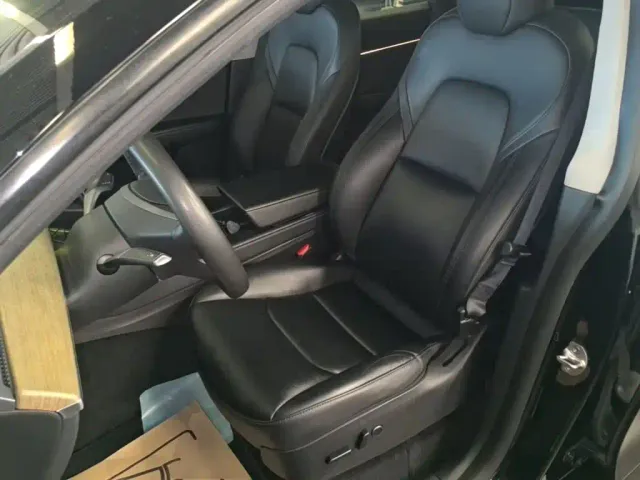 Tesla Model Y — Фото автомобиля 14