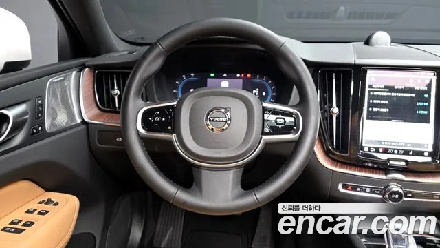 Вольво XC60 — Фото автомобиля 13
