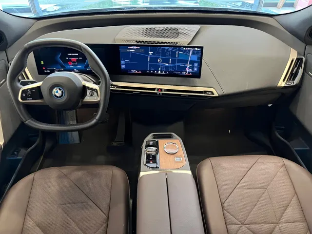 BMW iX — Фото автомобиля 17