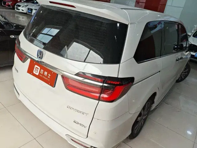 Honda Odyssey — Фото автомобиля 2