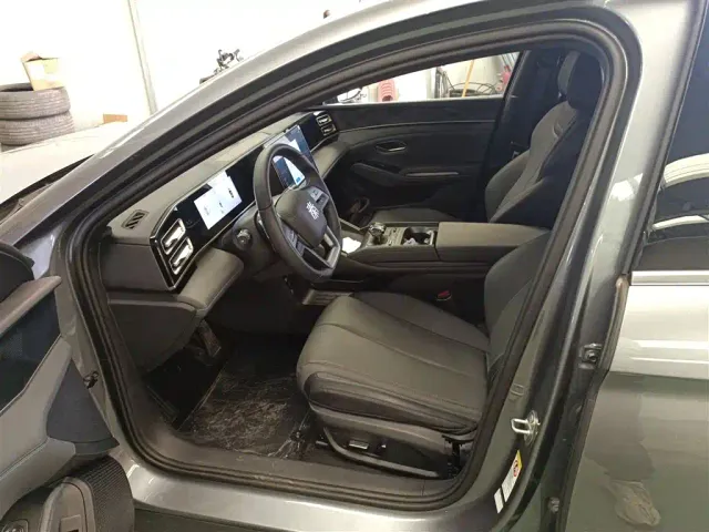 BYD Qin L — Фото автомобиля 14