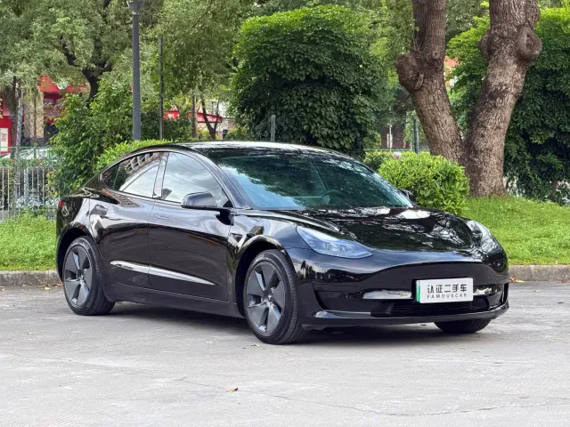 Tesla Model 3 — Фото автомобиля 3
