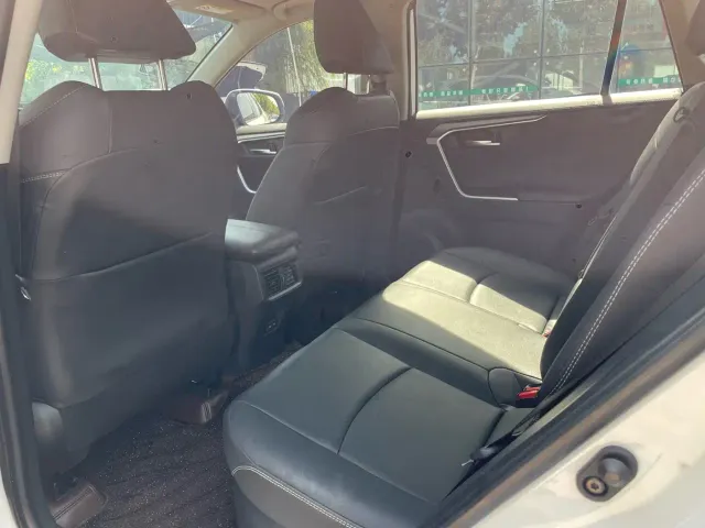 Toyota RAV4 — Фото автомобиля 8
