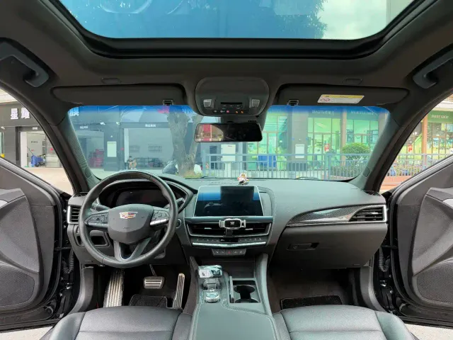 Cadillac CT5 — Фото автомобиля 30