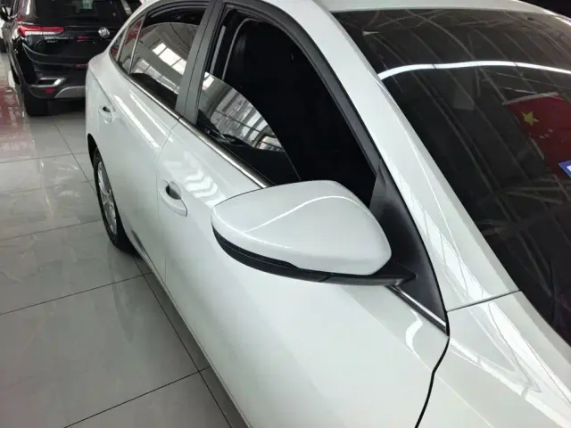Roewe i5 — Фото автомобиля 3