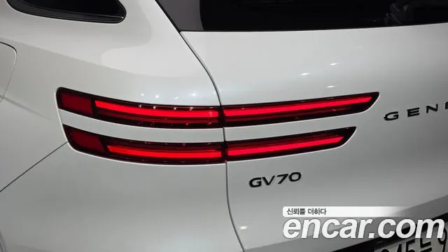 Genesis GV70 — Фото автомобиля 8